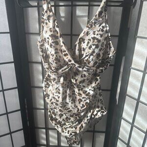 Niptuck‎ Swim Women's 1 Piece Swimsuit Size 10 Shirred Front Animal Print